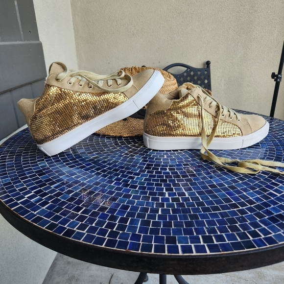 Matisse Gold Metallic Sneakers!! Womens!! Size 9.5 - Picture 2 of 5